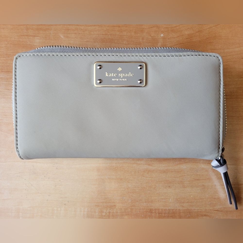 Kate Spade Gray Wallet.